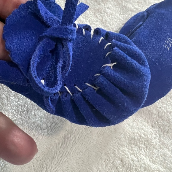 Newborn to 6 months handmade moccasins - Picture 3 of 7